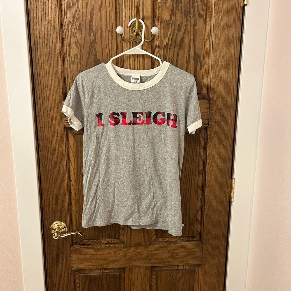 PINK Victoria’s Secret “I Sleigh” Gray Buffalo Plaid T-Shirt Medium